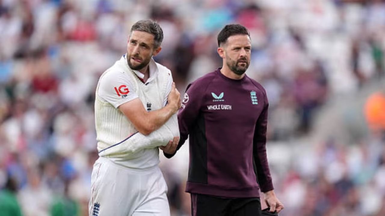 Chris Woakes की हिम्मत ने सबको चौंकाया! कंधा टूटा फिर भी खेलने को तैयार