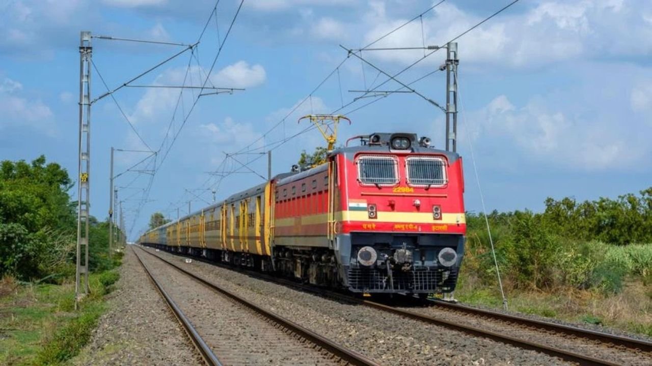 Indian Railways में अब लगेज की होगी कड़ी निगरानी! नियमों का उल्लंघन पड़ेगा भारी, कम लगेज वालों को मिलेगी राहत