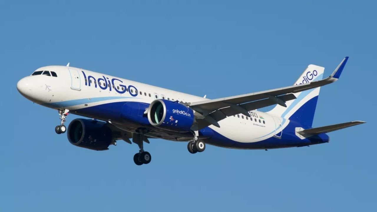 IndiGo Flight: दुर्गापुर-मुंबई फ्लाइट में कैंसर मरीज की तबीयत बिगड़ी, रायपुर में इमरजेंसी लैंडिंग, अस्पताल पहुँचने से पहले मौत